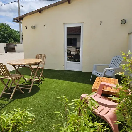 Studio Avec Piscine Partagee * Montcel (Puy-de-Dome)