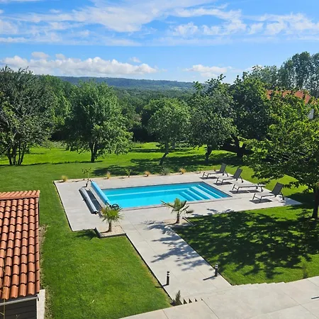 Holiday home Studio Avec Piscine Partagee