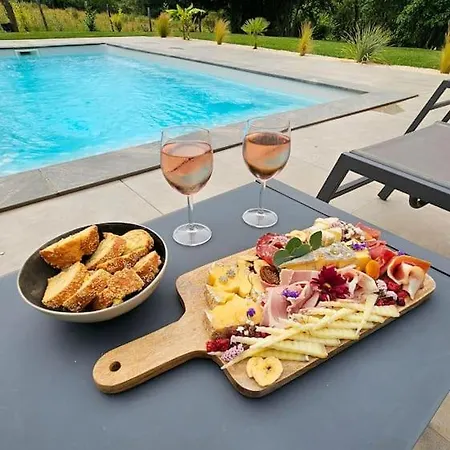 Vakantiehuis Studio Avec Piscine Partagee *