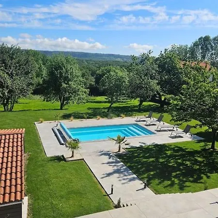 Holiday home Studio Avec Piscine Partagee Montcel (Puy-de-Dome)