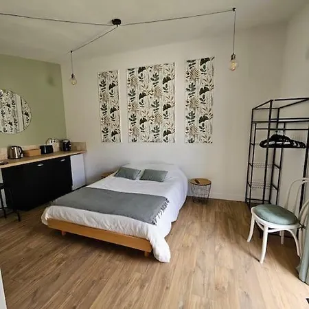 Holiday home Studio Avec Piscine Partagee