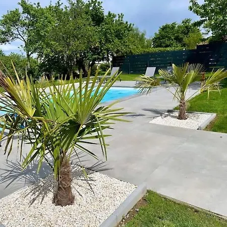 Studio Avec Piscine Partagee * Montcel (Puy-de-Dome)